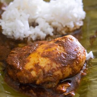 mixiote de pollo in a banana leaf