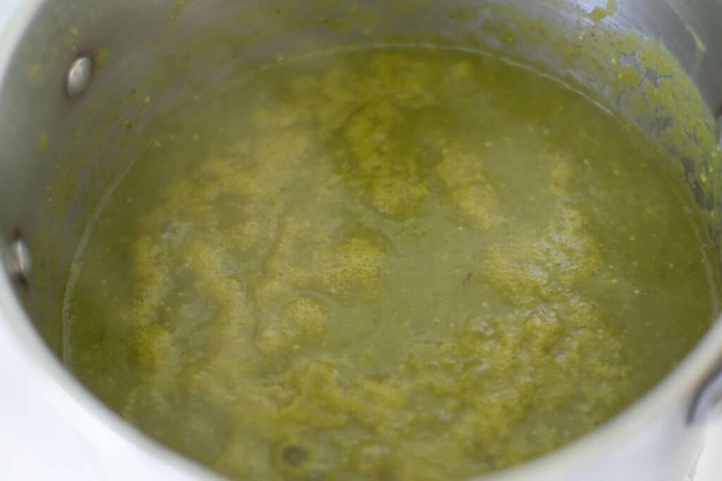 frying the green sauce.