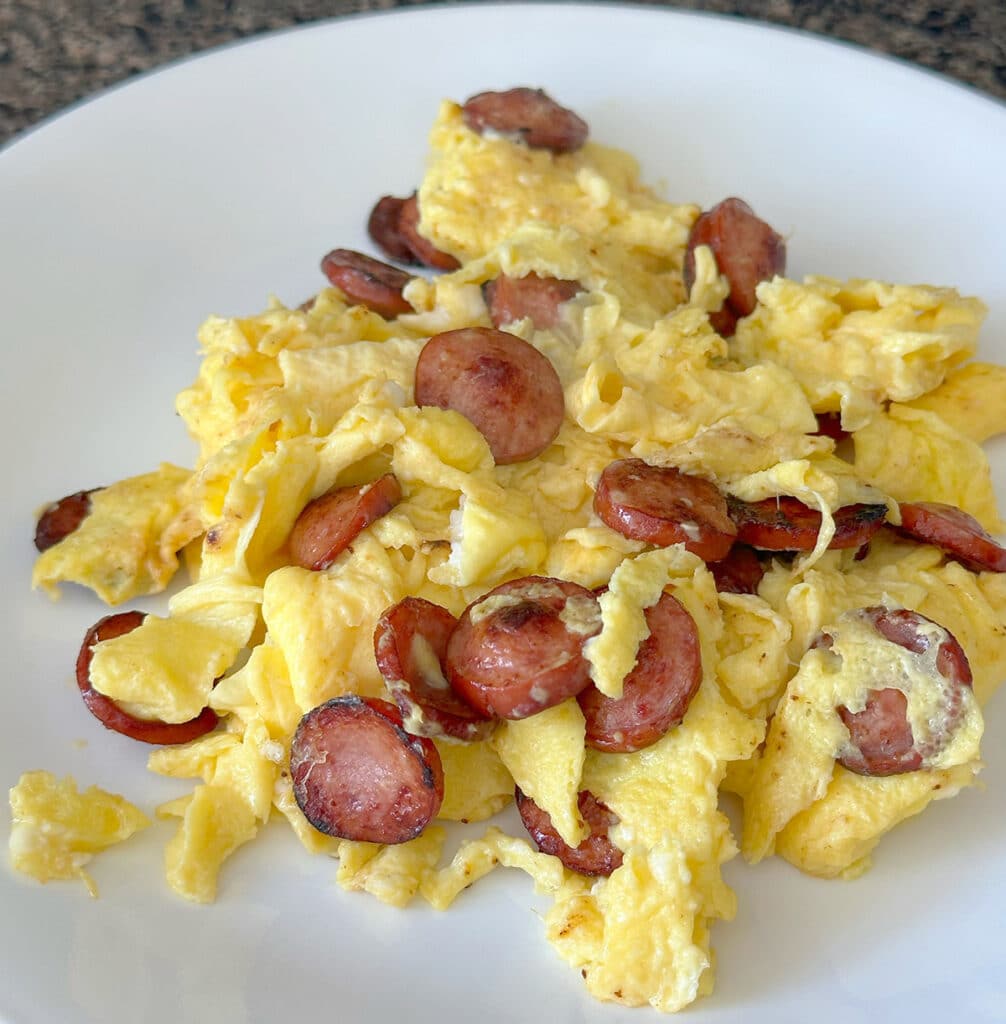 Huevos con salchicha on a white plate.