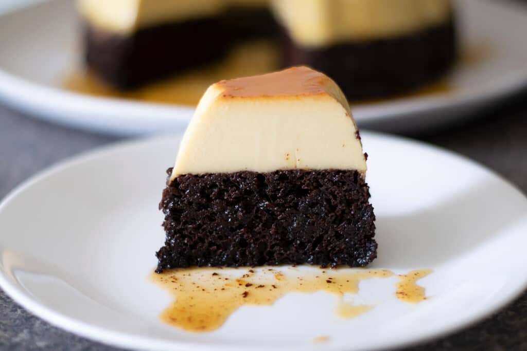 A slice of chocoflan on a plate.